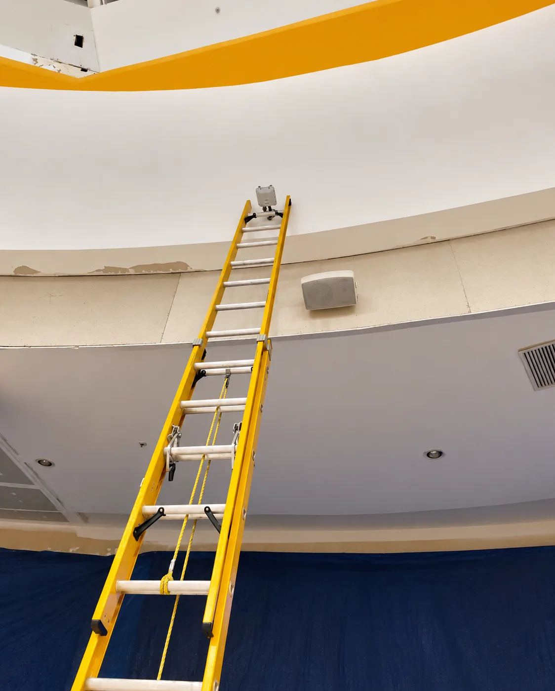 Instalación de punto de acceso a altura en Real Plaza Cajamarca
